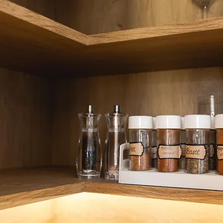 Lajba Z Basenem I Kortem Tenisowym *