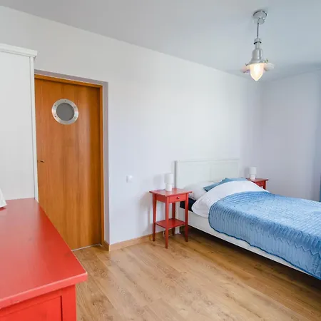 Lajba Z Basenem I Kortem Tenisowym *