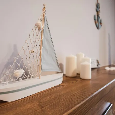 Lajba Z Basenem I Kortem Tenisowym