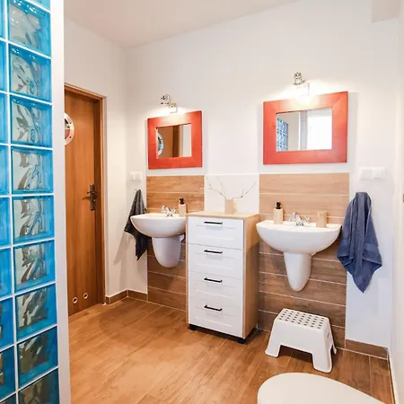 Lajba Z Basenem I Kortem Tenisowym Leba