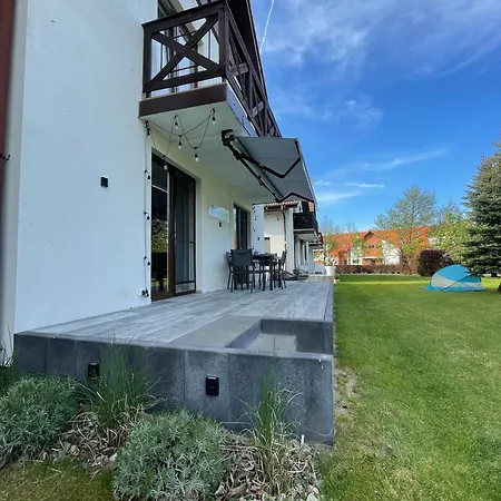 Lajba Z Basenem I Kortem Tenisowym *