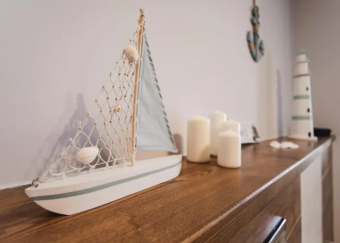 Lajba Z Basenem I Kortem Tenisowym