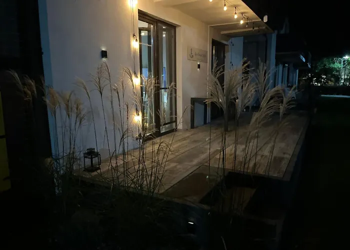 Lajba Z Basenem I Kortem Tenisowym