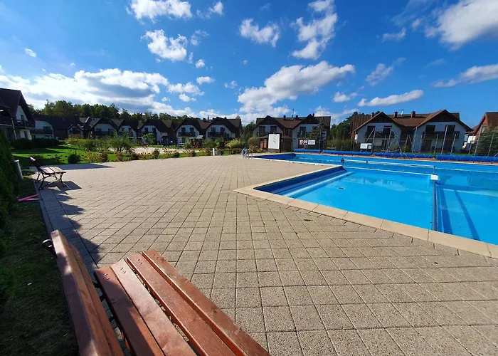 Lajba Z Basenem I Kortem Tenisowym Łeba